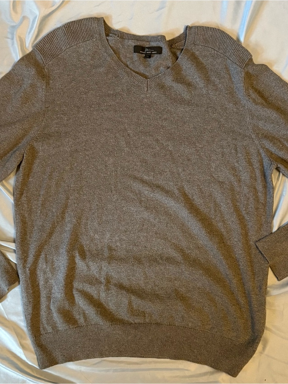 Marc Anthony Men's Gray Cotton Cashmere V-Neck Sweater Size XL Ribbed Shoulder
